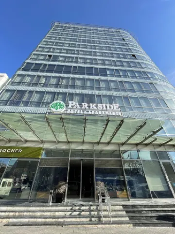 Parkside Hotel & Apartments Отели рядом с достопримечательностью «Центр Гейдара Алиева»