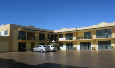 Deco City Motor Lodge Отели в г. 