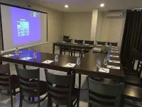 Lang Noi Tan Lap Hotel - parking