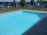 Howard Johnson by Wyndham Clarksville Tennessee - Swimmingpools