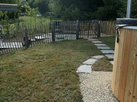 Villa with Hottub in Calm Area