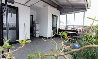 Quiet Hoang Quoc Viet Hotel & Apartment
