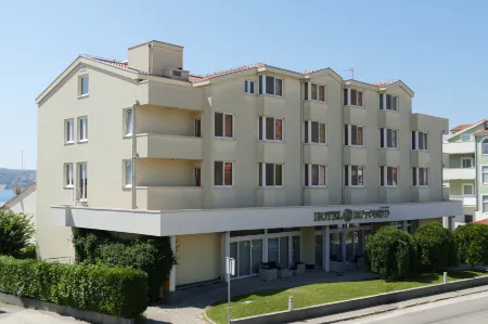 Hotel Rotondo Отели в г. Vrsine