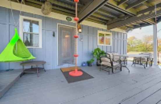 Lakeside Retreat, Hot Tub and Private Fishing Deck