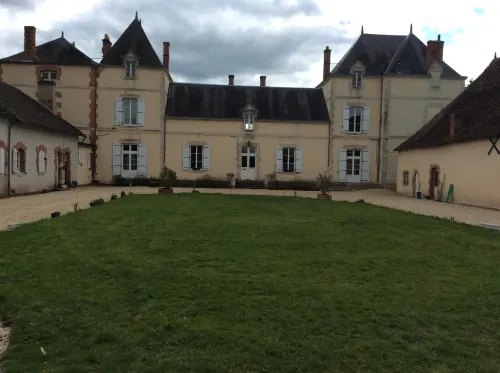 Chateau de Chavannes Hotels in Saint-Menoux
