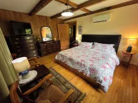 Private, Pet Friendly Lake... Perfect Location. Secluded, Yet 1 Mile to Main St