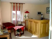 Logis le Saint Cyr Hotels in Montmelard