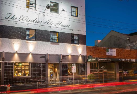 Pint on Punt Backpackers