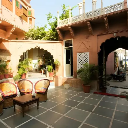 Heritage Gouri Haveli Отели рядом с достопримечательностью «Башня с часами Ghanta Ghar»