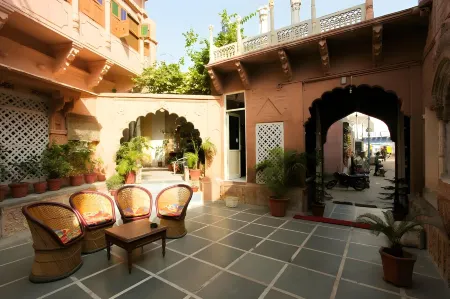 Heritage Gouri Haveli Отели рядом с достопримечательностью «Ghanta Ghar Jodhpur»
