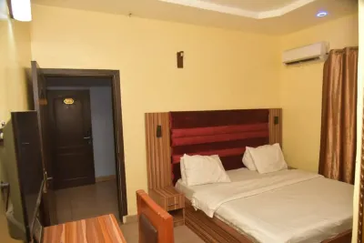Dorakings Hotel Hotels in Ngwa