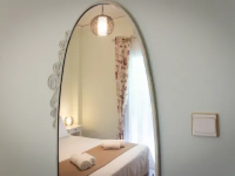 藍方舟雅典巢 新斯米爾尼酒店