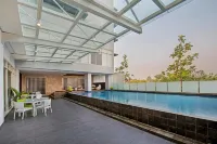 Whiz Prime Hotel Pajajaran Bogor - Pools