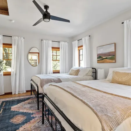 Urban Cowboy Villas - Heart of 704