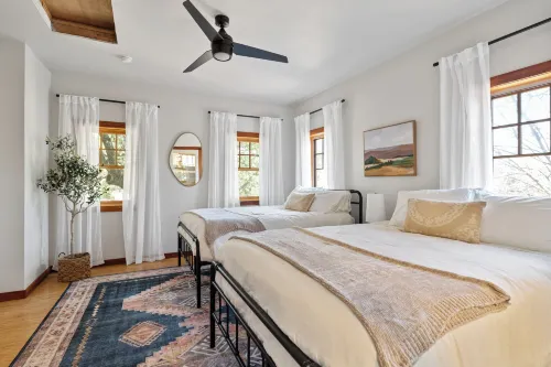 Urban Cowboy Villas - Heart of 704 - Bungalow