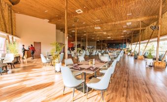The Hut Restaurant & Boutique Hotel