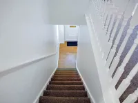 Airport Lounge - 3 Bed - 6 Persons Hotel di Hale Barns