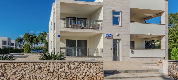 Apartment Eses Hotels in Vir