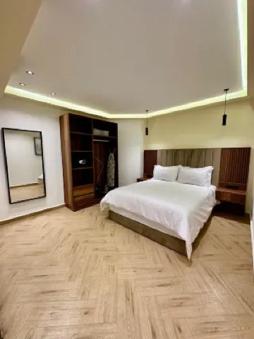 セントリコ イブン・バットゥータ国際空港周辺のホテル