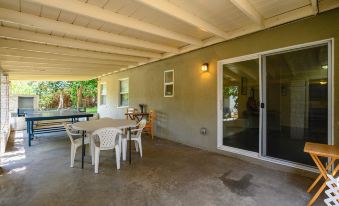 Spacious Retreat w Large Kitchen Outdoor Patio