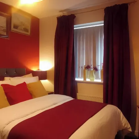 4 Bed Flat Sleeps 10 Pets Parking Ev Charging