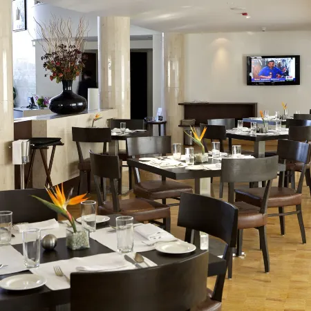 Peerless Hotel Hyderabad Отели рядом с достопримечательностью «Торговый центр Inorbit»