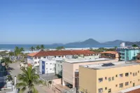Raridade - Apt próx Praia Vista Mar ar Con Hotel a Ubatuba