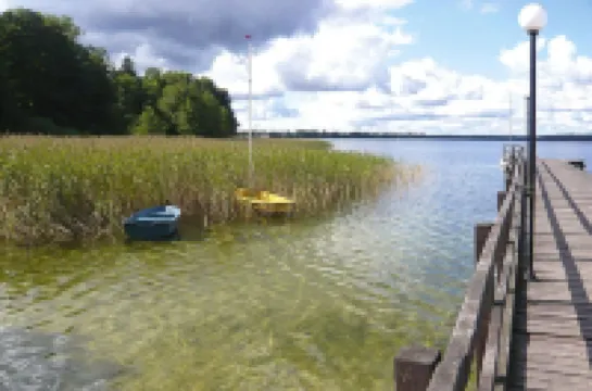 Comfortable Lakeside House, Private Garden