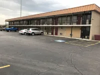 Starway Inn - parking