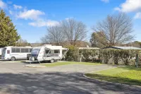 Canberra Holiday Village - Homestays