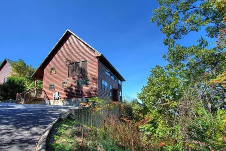 A Stellar 2bed 2bath Minutes to Parkway