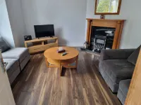 3 Bedrooms - Sleep 7 - Garden - Private Parking Hotels in Carrick-on-Shannon
