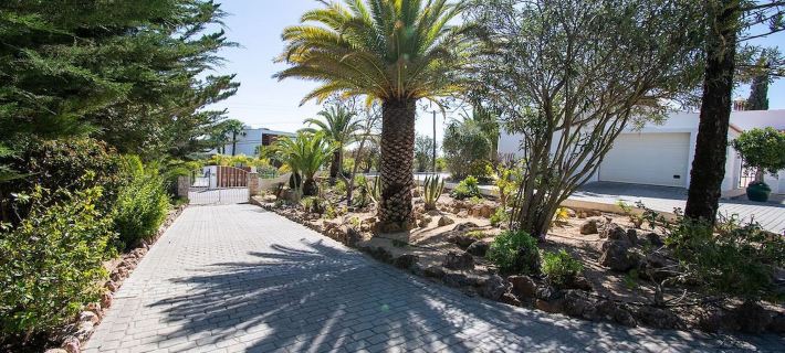 Pomba beautifully renovated with heated pool! Hotels in Carvoeiro