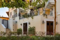 Beautiful Mediterranean-Style Penthouse with an Ocean View Balcony Hotel a 