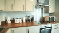 Central M K 2-Bedroom Apartment Sleeps 4 Parking Hotels in Furzton