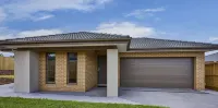 KozyGuru Pakenham Comfortable 4-Bedroom House