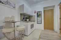 Aylward Apartments S14, Near City Centre and Gunwharf Quays