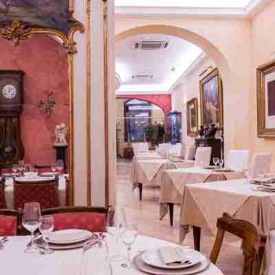 Hotel Flora Dining/Meeting Rooms