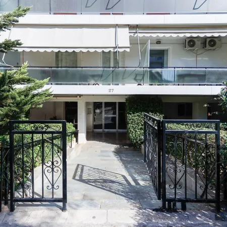 Modern 2-bedroom Apartment in Downtown Glyfada