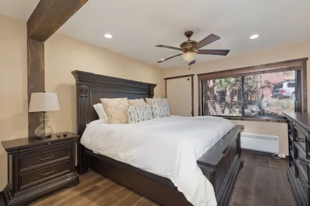 Mammoth Condo, 2 Beds+ 2 Baths, Next to Canyon Lodge-Mammoth Ski & Racquet Club