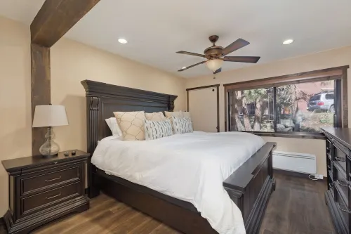 Mammoth Condo, 2 Beds+ 2 Baths, Next to Canyon Lodge-Mammoth Ski & Racquet Club