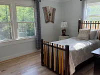 Stunning 4 Bed House Perfect for Nature Lovers Hotels in Steele Creek