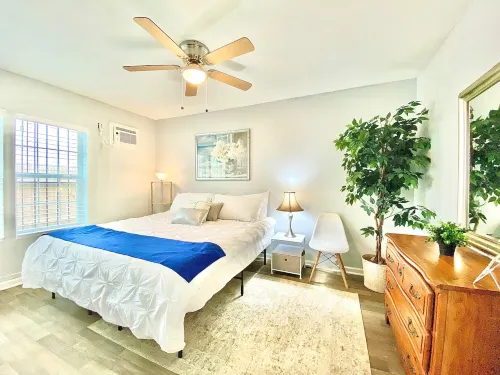 Convenient Access and Relaxing Amenities - Cozy Central Retreat
