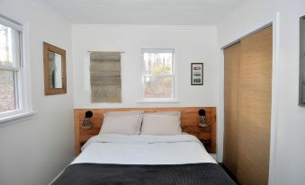 A Humble Abode - - Pet Friendly, Fire Pit, Deck, Grill, Wood Stove, Games, Wifi, 6 Acres