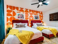 OMG! Indoor Mini Golf, Bowling, Theater, Hot Tub Hotels in McGaheysville