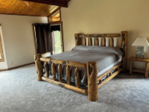 Cozy Strawberry Creek Cabin with WiFi Bordering Forest in Bedford, WY