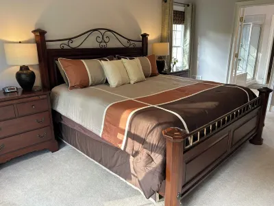 Spacious Large Family Home- Pet Friendly with large fenced yard! Hotels near Barrett Pavilion