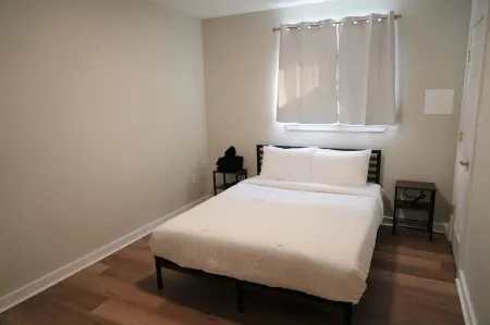 Modern & Cozy Haven ~ Close to Downtown!