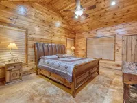 La Mansion on the Frio - Pickleball Court, Pool Hotels in Concan