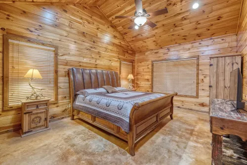 La Mansion on The Frio - Pet Friendly